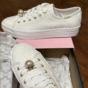 Keds X Kate Spade New York Triple Kick Floral Eyelet & Pearl Sneakers sz8